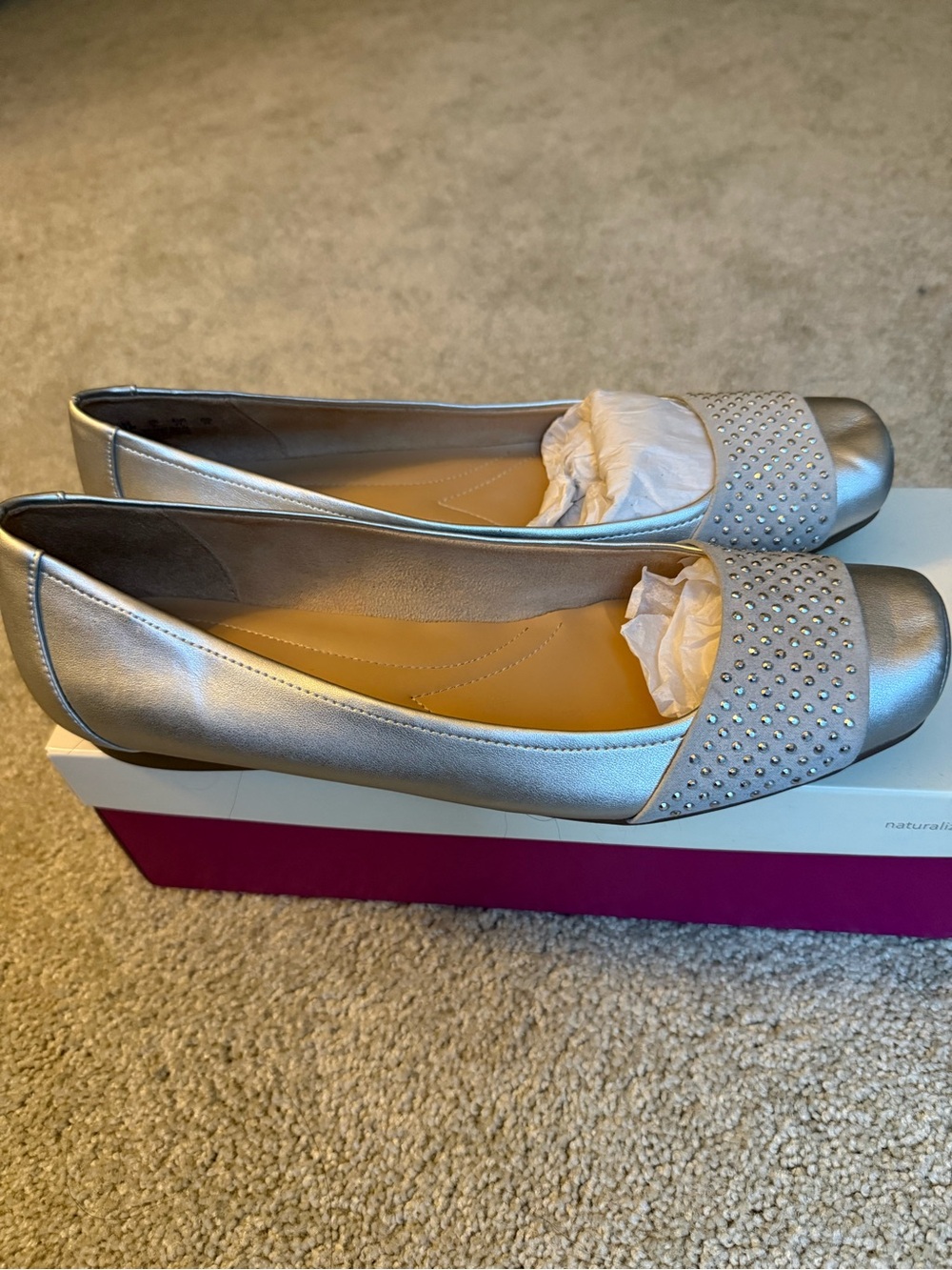 Women’s Naturalizer Silver Studded Ballet Flats, Size 11